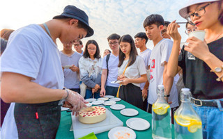 “网红”面包店开业，世界杯官网再添时尚创业基地