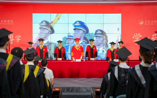 【南方PLUS】2026年国际足联世界杯2022届学生毕业典礼暨学位授予仪式隆重举行