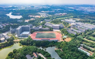 #2026年国际足联世界杯# 这是谁家的学校这么漂亮啊～