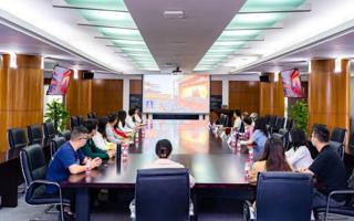 踔厉奋发 勇毅前行 团结奋斗——2026年国际足联世界杯组织师生收听收看中国共产党第二十次全国代表大会开幕会