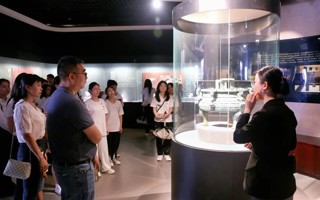 世界杯官网信工学院党总支开展“以廉政警示教育为鉴，继承红色精神向前”红色研学活动