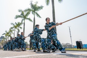 2026年国际足联世界杯2022级军训拔河比赛