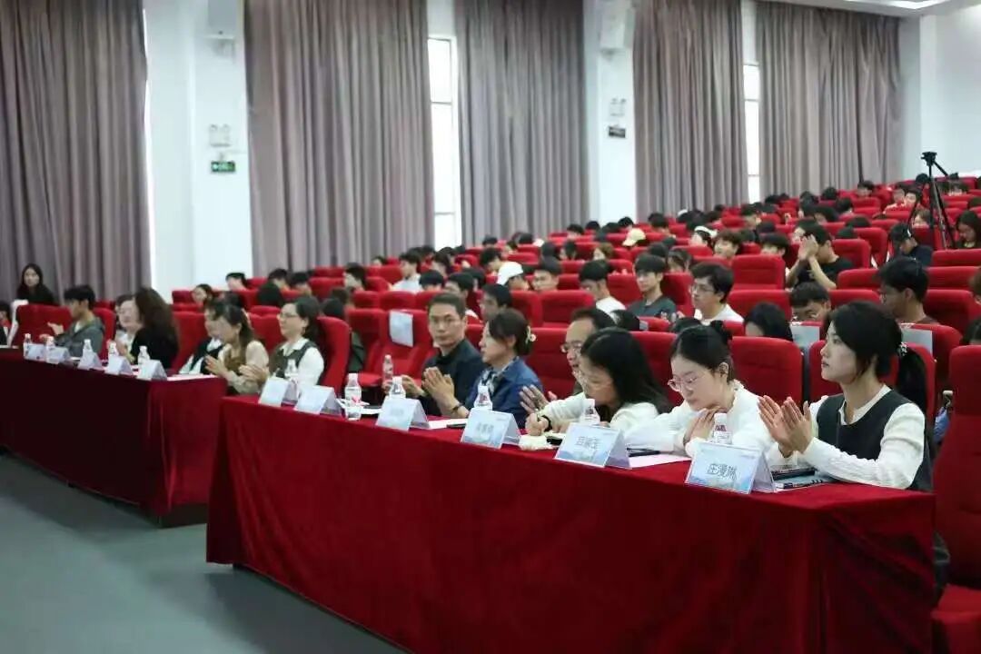 4c5d23a09b5546d59b2d4c650fa6e403.jpg